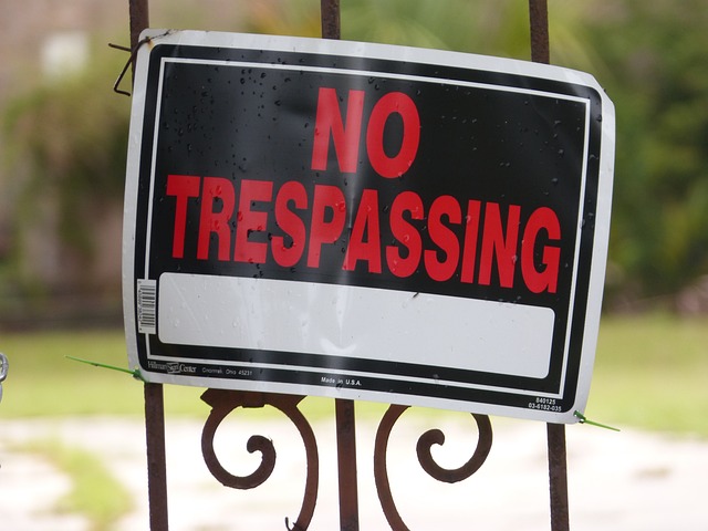 Picture of a no trespassing sign